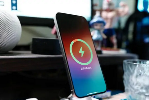 扎囊苹果15换屏服务分享用什么充电器给iPhone15充电更好 